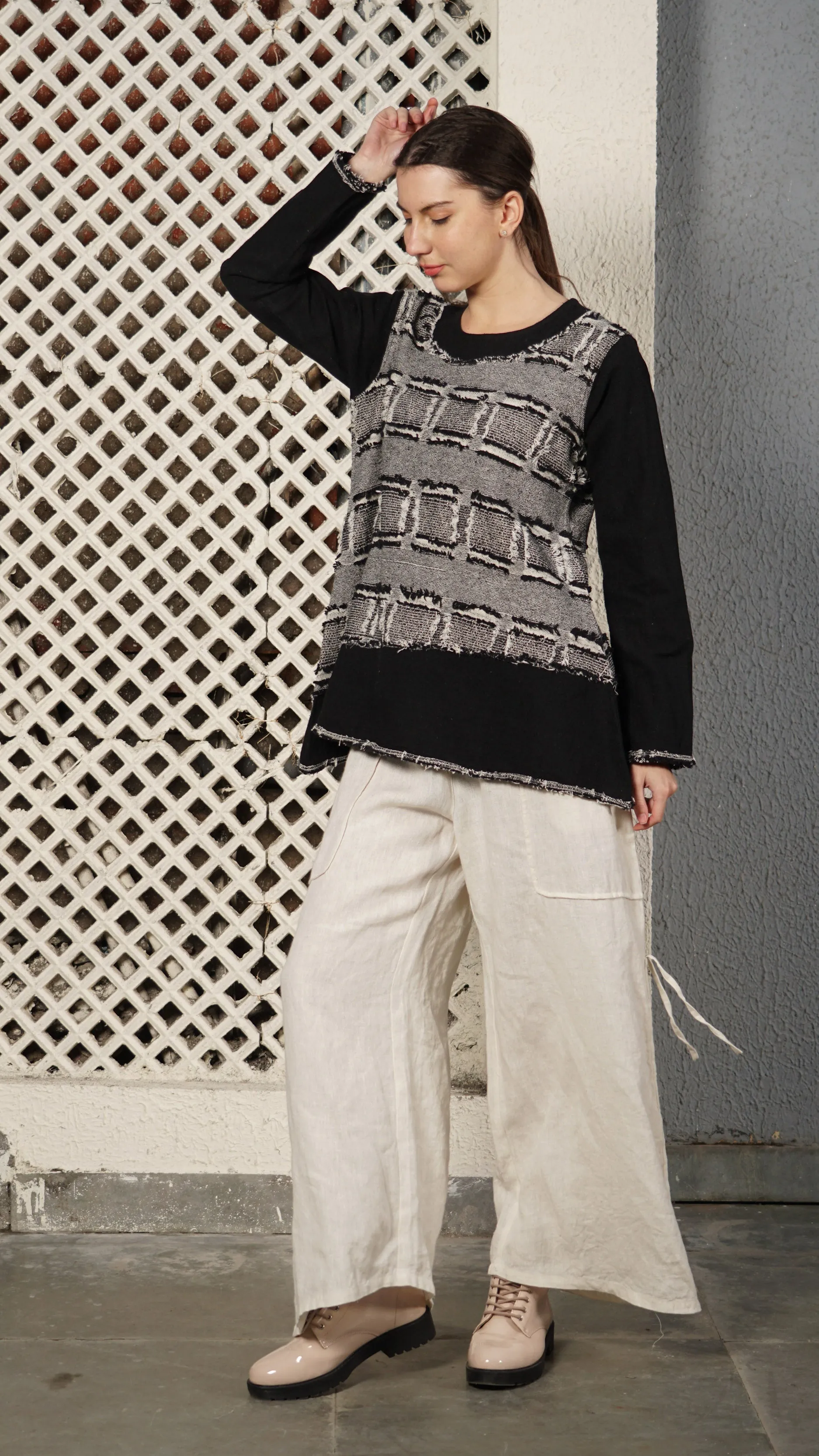 Kaden Linen Blend Top in Onyx