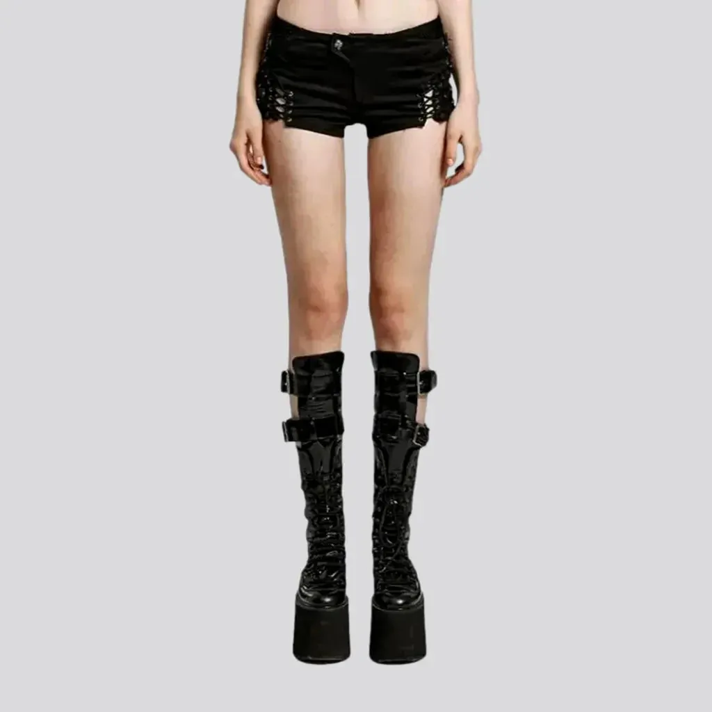 Skinny fit fashionable women's denim shorts