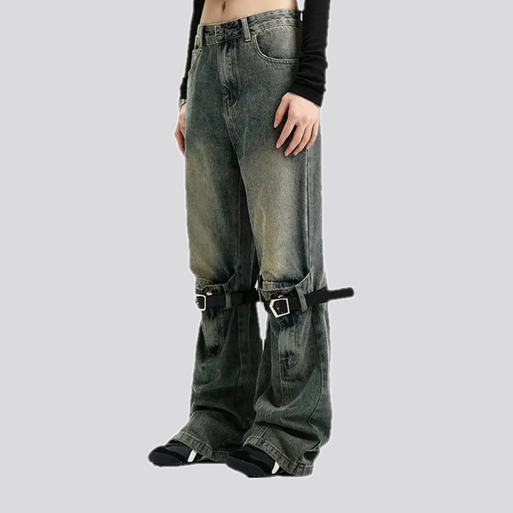 Stylish mid-rise jeans for men