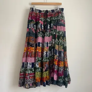 VIntage 90s midi maxi layered patchwork skirt // One Size (HT2510)